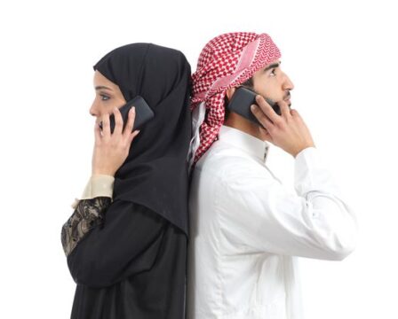 arab-cizinec-telefonovani